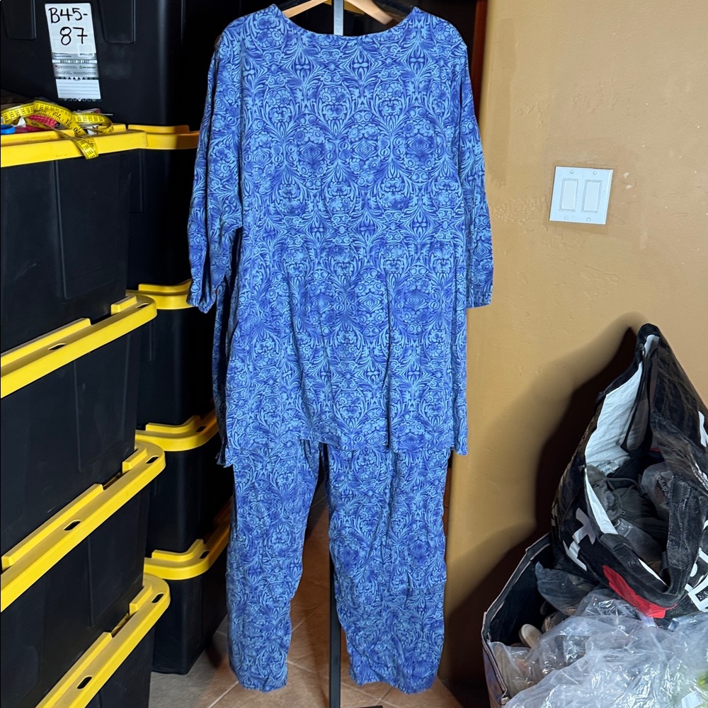 Roaman's Blue Floral 3/4 Sleeve Henley & Pant Set Size 3X (Fits 30W/32W) - Picture 7 of 9